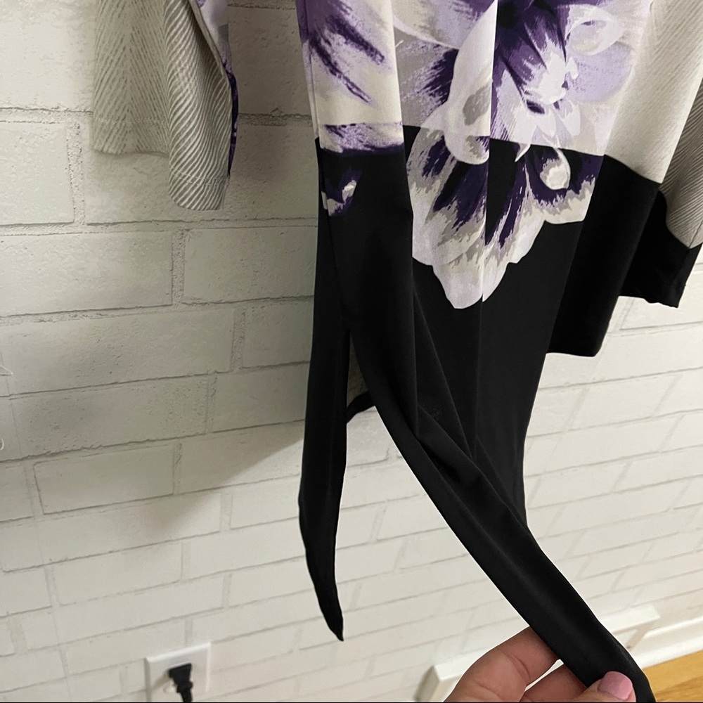 LAST CHANCE ✨ CHICO’S Colorblock Flowered Asymmetrical Hem Top - Picture 5 of 11